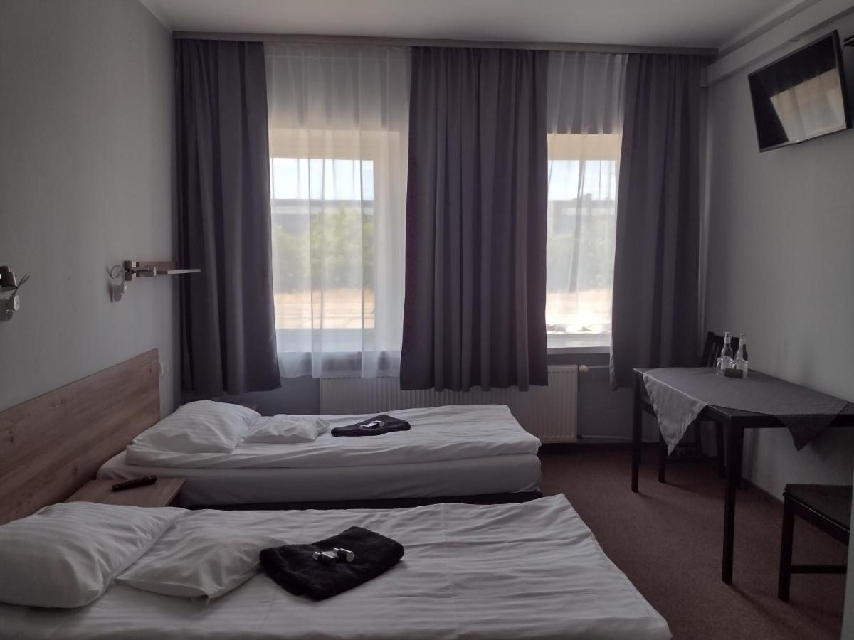 Września Hostel Helios מראה חיצוני תמונה